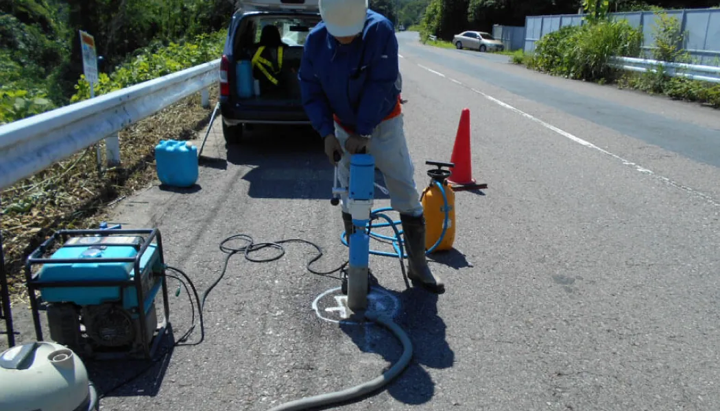 舗装のコア抜き調査